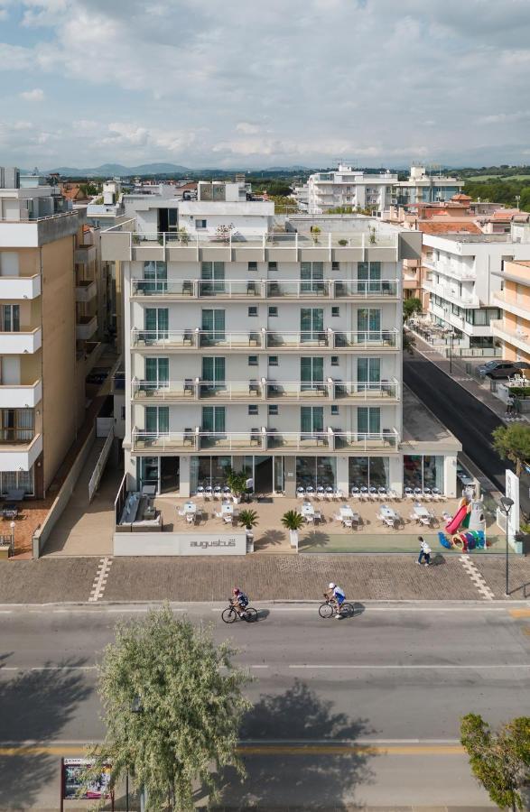 Hotel Augustus- Davanti A Noi C'E Solo Il Mare Misano Adriatico Buitenkant foto