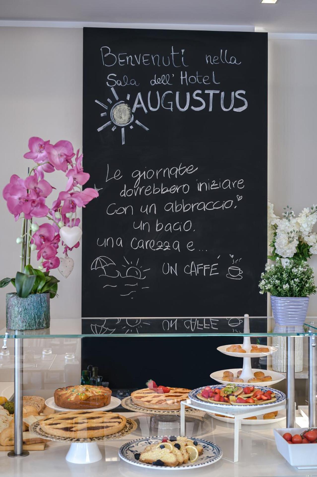 Hotel Augustus- Davanti A Noi C'E Solo Il Mare Misano Adriatico Buitenkant foto