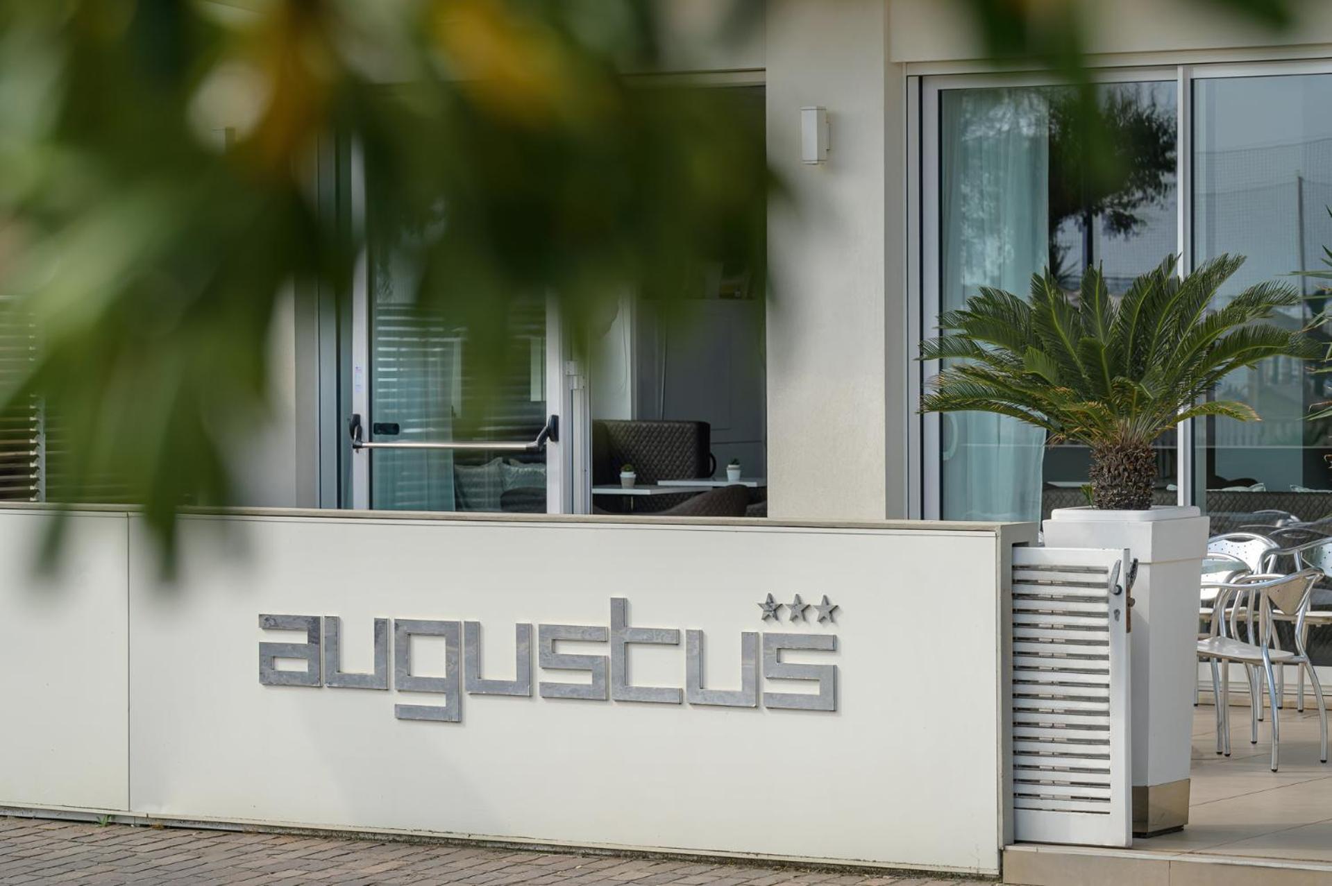 Hotel Augustus- Davanti A Noi C'E Solo Il Mare Misano Adriatico Buitenkant foto